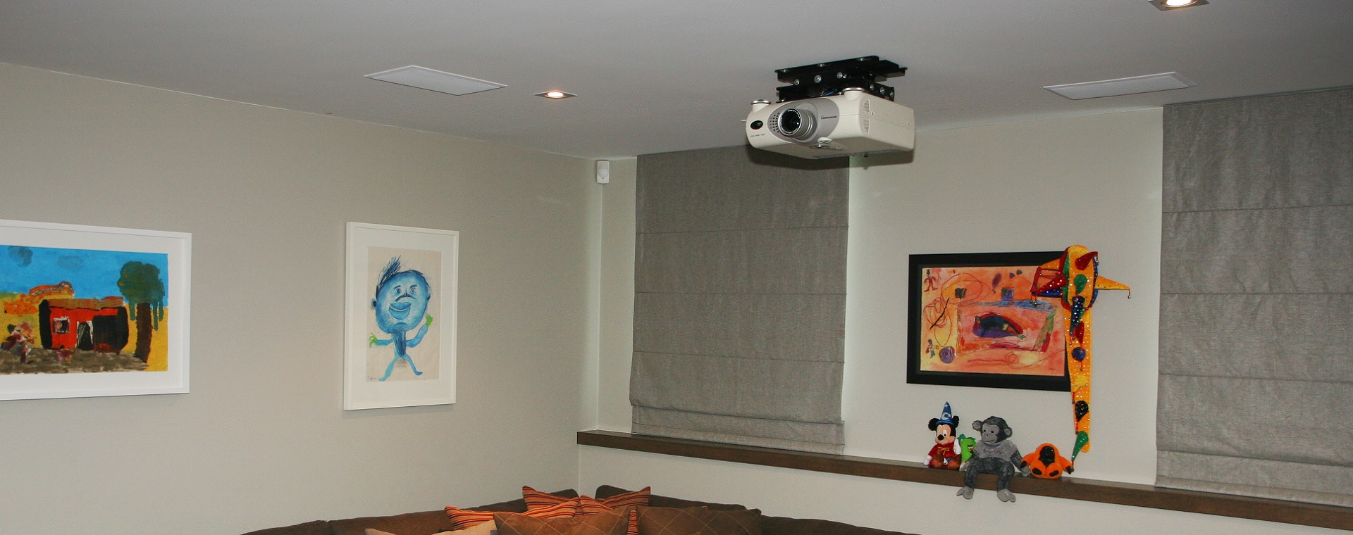 Home theatre room with ceiling-hung projector